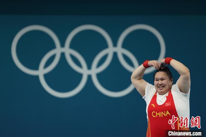 巴黎奥运会“梦之队”演绎强者传奇：中国在举