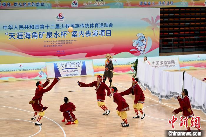 最炫民族风：藏袍水袖传球获哈达，牛脬袖球赴