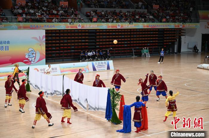 最炫民族风：藏袍水袖传球获哈达，牛脬袖球赴