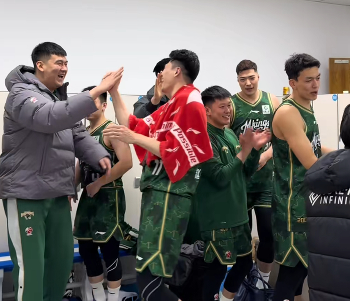 南京天之蓝力克浙江稠州金租 赛后更衣室化解矛