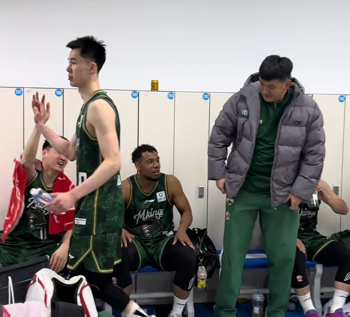 南京天之蓝力克浙江稠州金租 赛后更衣室化解矛