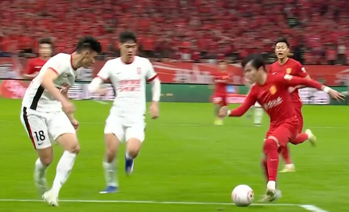 川渝德比上演进球大战 成都蓉城重庆铜梁龙3-3握