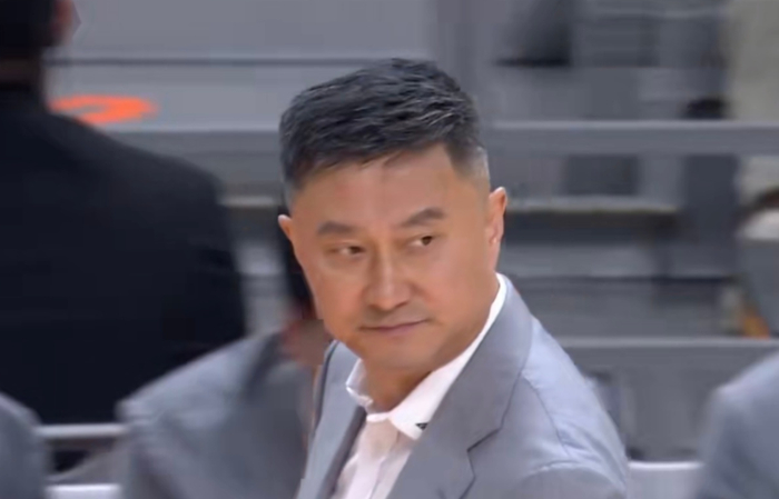 杜锋全运会夺冠后仍遭下课质疑，广东队联赛成