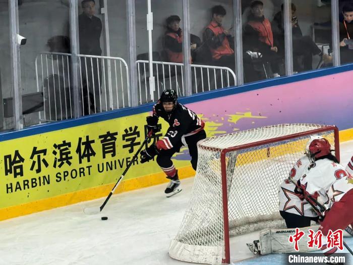 深圳昆仑鸿星队成功卫冕中国女子冰球联赛总冠