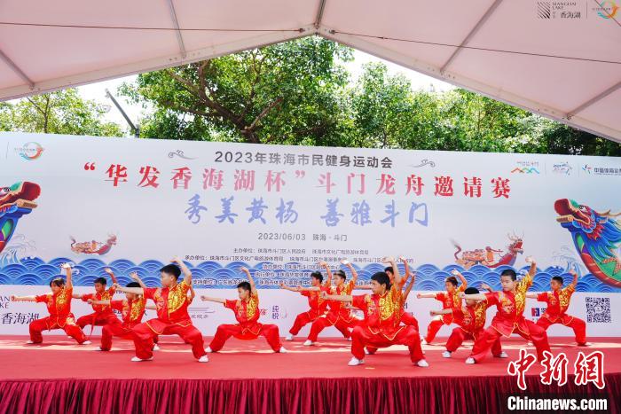 粤港澳大湾区龙舟赛激战珠海 澳门香港战队齐亮