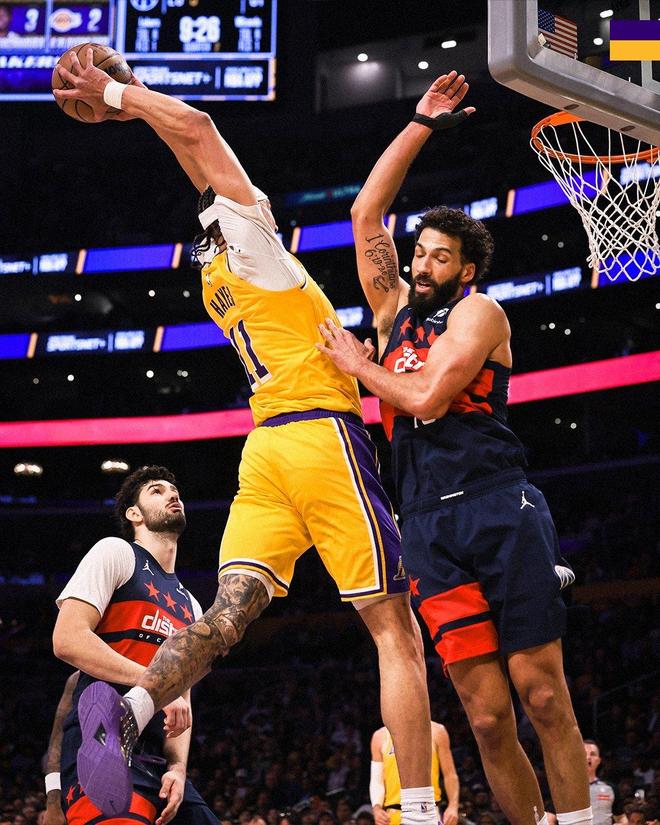 詹姆斯创历史三双纪录 湖人横扫奇才夺三连胜