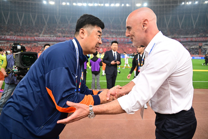 五外援泰山艰难逼平残阵海港 球迷怒斥代理主帅