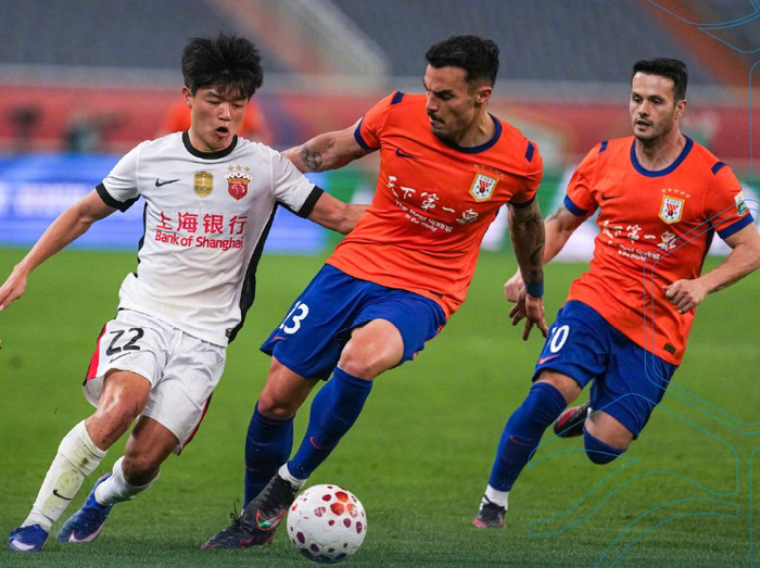 五外援泰山艰难逼平残阵海港 球迷怒斥代理主帅