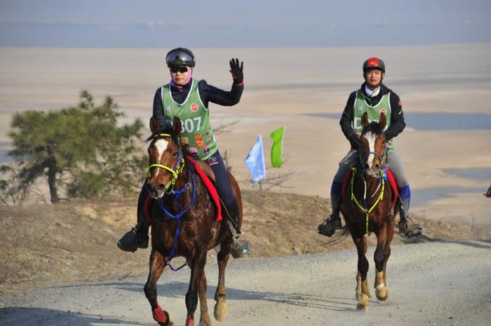 隋佳禾斩获2024鄱阳湖马术耐力赛120公里冠军