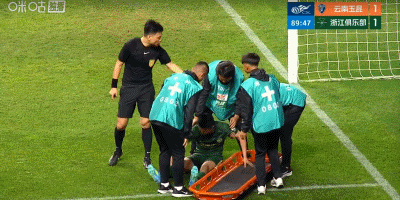 云南玉昆主场1-2浙江 高迪绝杀染红引争议